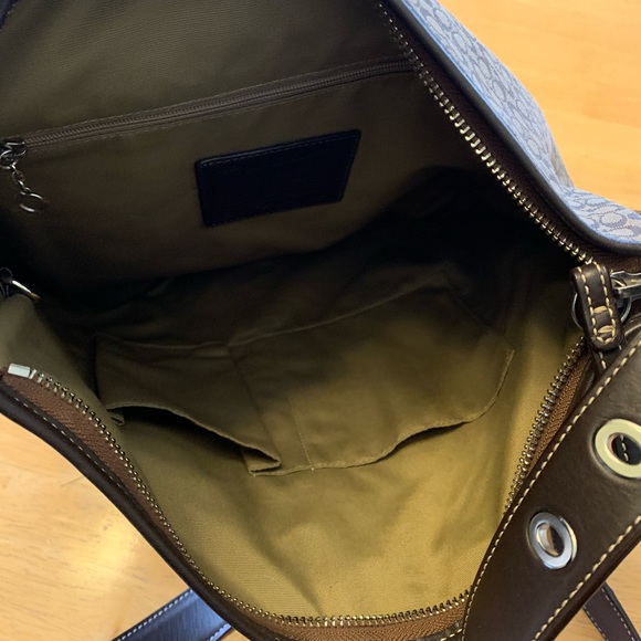 Large Coach Crossbody - Picture 6 of 9